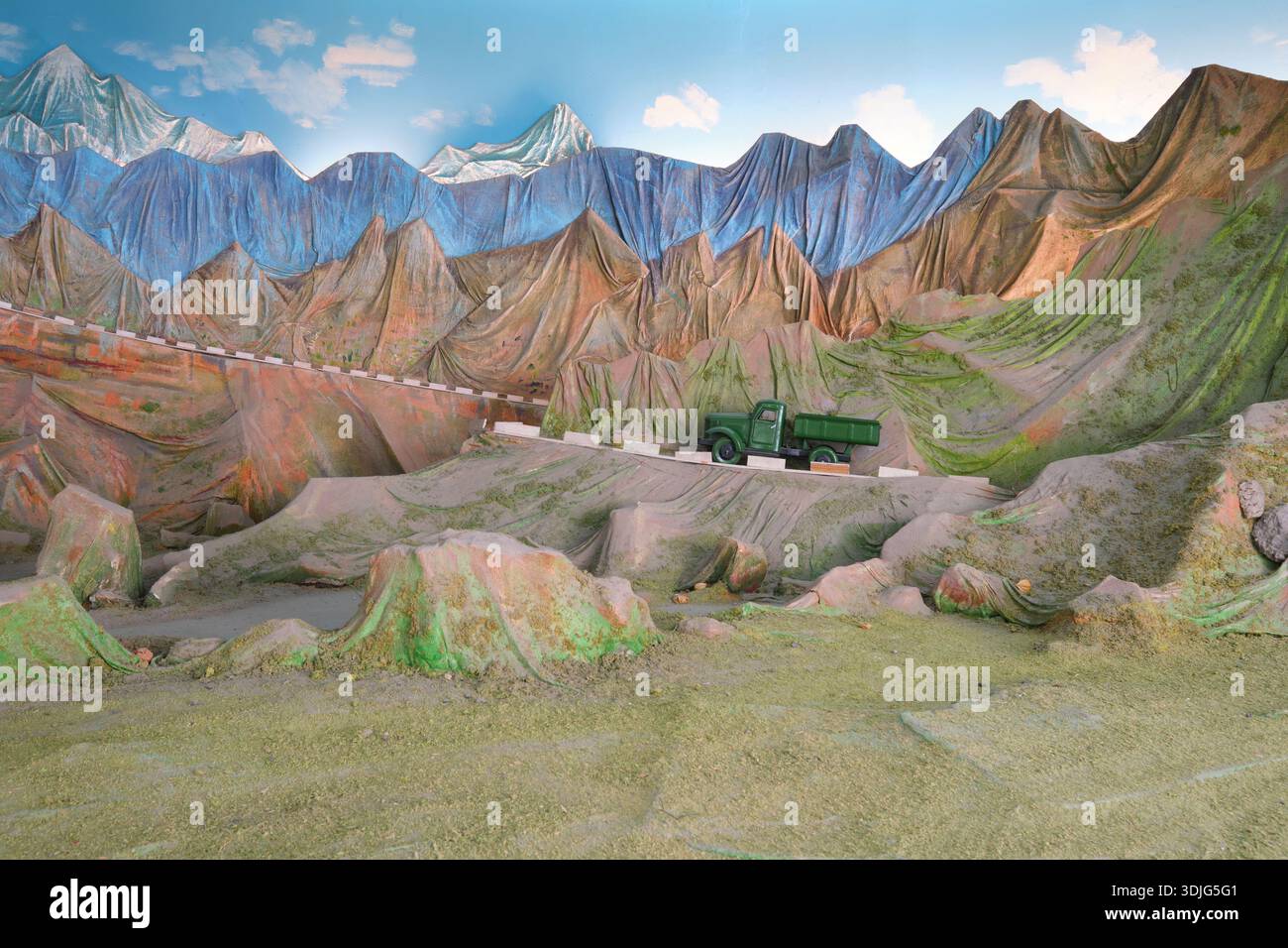 Diorama der sowjetischen KPCh, die im Afghanistan der 1980er Jahre kämpfte. Im Regional Museum of History and Local Lore. In Namangan, Fergana Valley, Usbekistan. Stockfoto