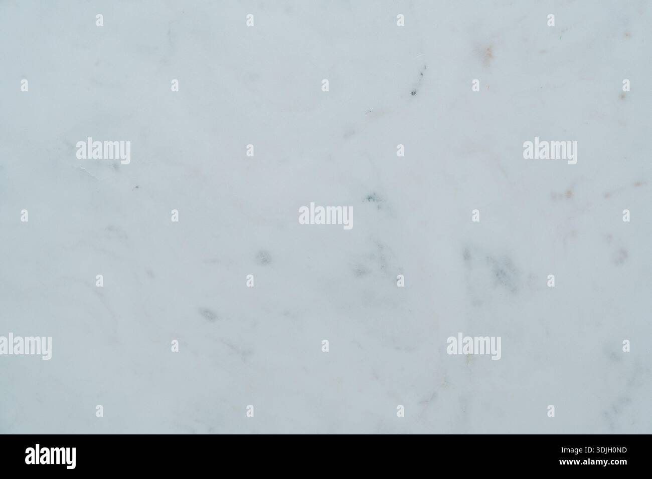 Leichte strukturierte Wand mit dezenten Markierungen. Minimaler abstrakter Hintergrund für Design, kreative Projekte, Kopierraum und moderne Grafiken Stockfoto