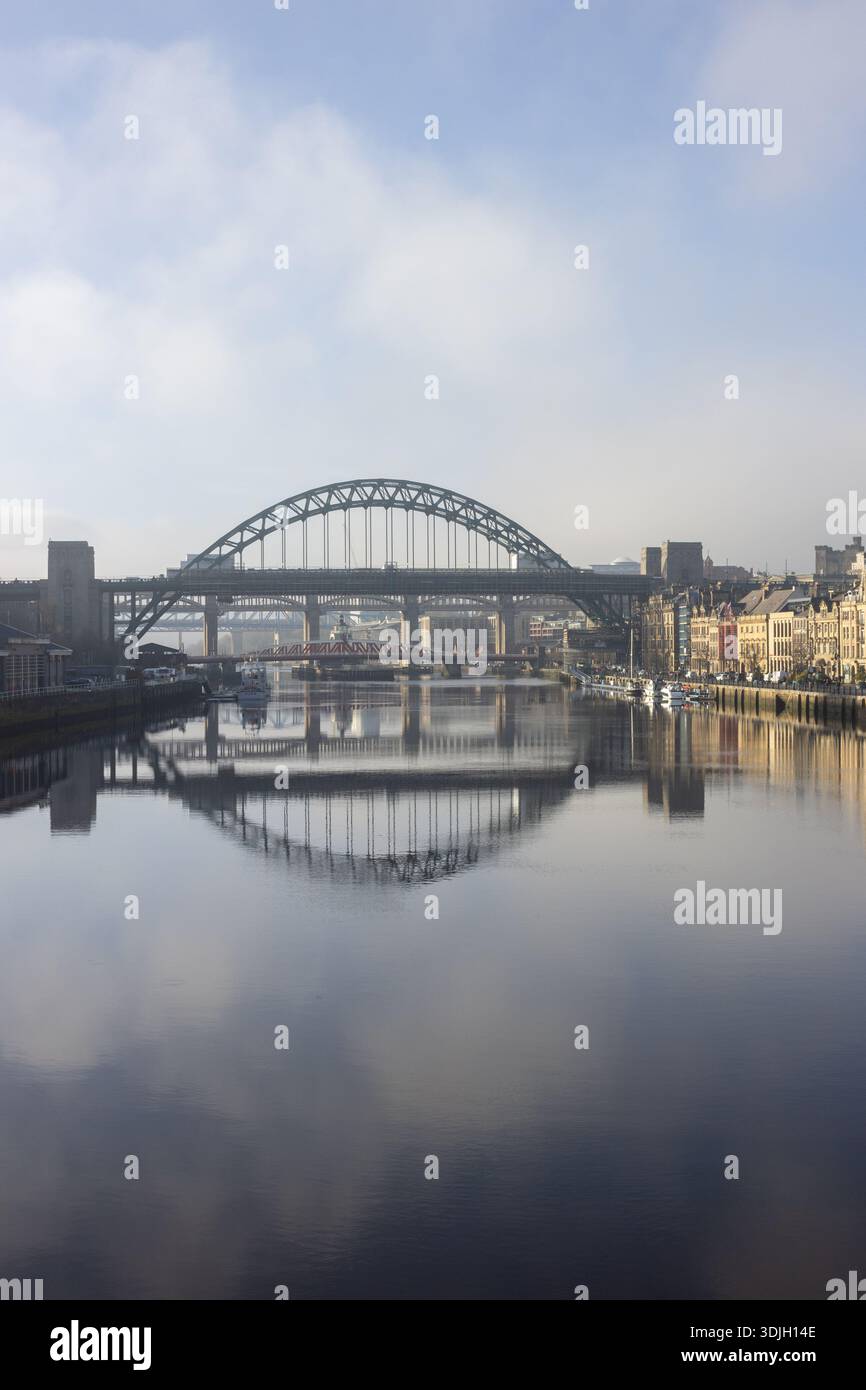 Die Tyne Bridge über den Fluss Tyne zwischen Newcastle und Gateshead Quais Stockfoto