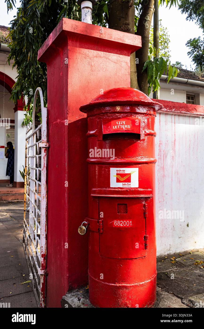Alter Postkasten im zentralen Postamt, historische Stadt Fort Kochi, Kochi (Cochin), Kerala, Indien, Südasien, Asien Stockfoto