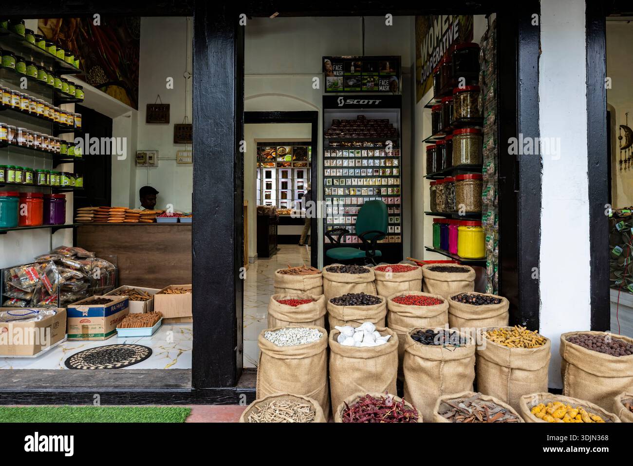 Market Street, Gewürzgeschäft in Mattancherry, Kochi (Cochin), Kerala, Indien, Südasien, Asien Stockfoto