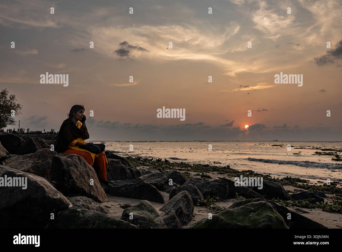 Sonnenuntergang am Mahatma Gandhi Beach, Mündung des Vembanad Lake, Arabisches Meer, Fort Kochi, Kochi (Cochin), Kerala, Indien, Südasien, Asien Stockfoto