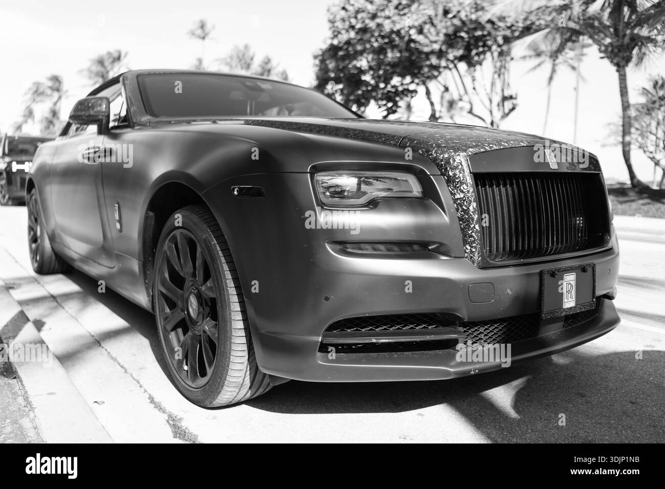 Miami, Florida, USA - 17. Dezember 2024: Rolls Royce Wraith 2014. Roter Luxus-Wagen des Rolls Royce Wraith-Modells. Auto von Rolls Royce parkt im Freien Stockfoto