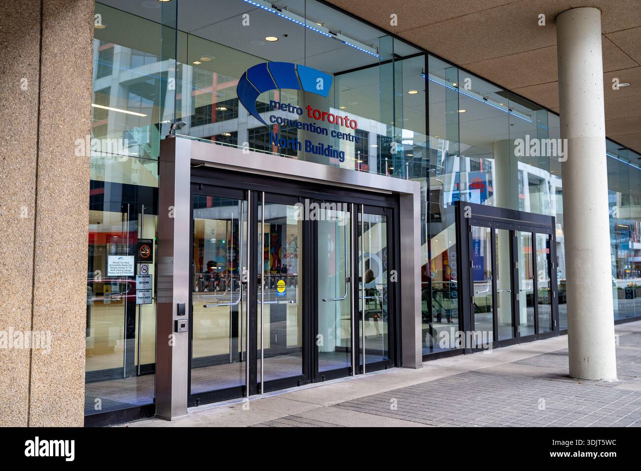 Metro Toronto Convention Centre North Building in Downtown. Toronto, Kanada - 29. April 2024. Stockfoto