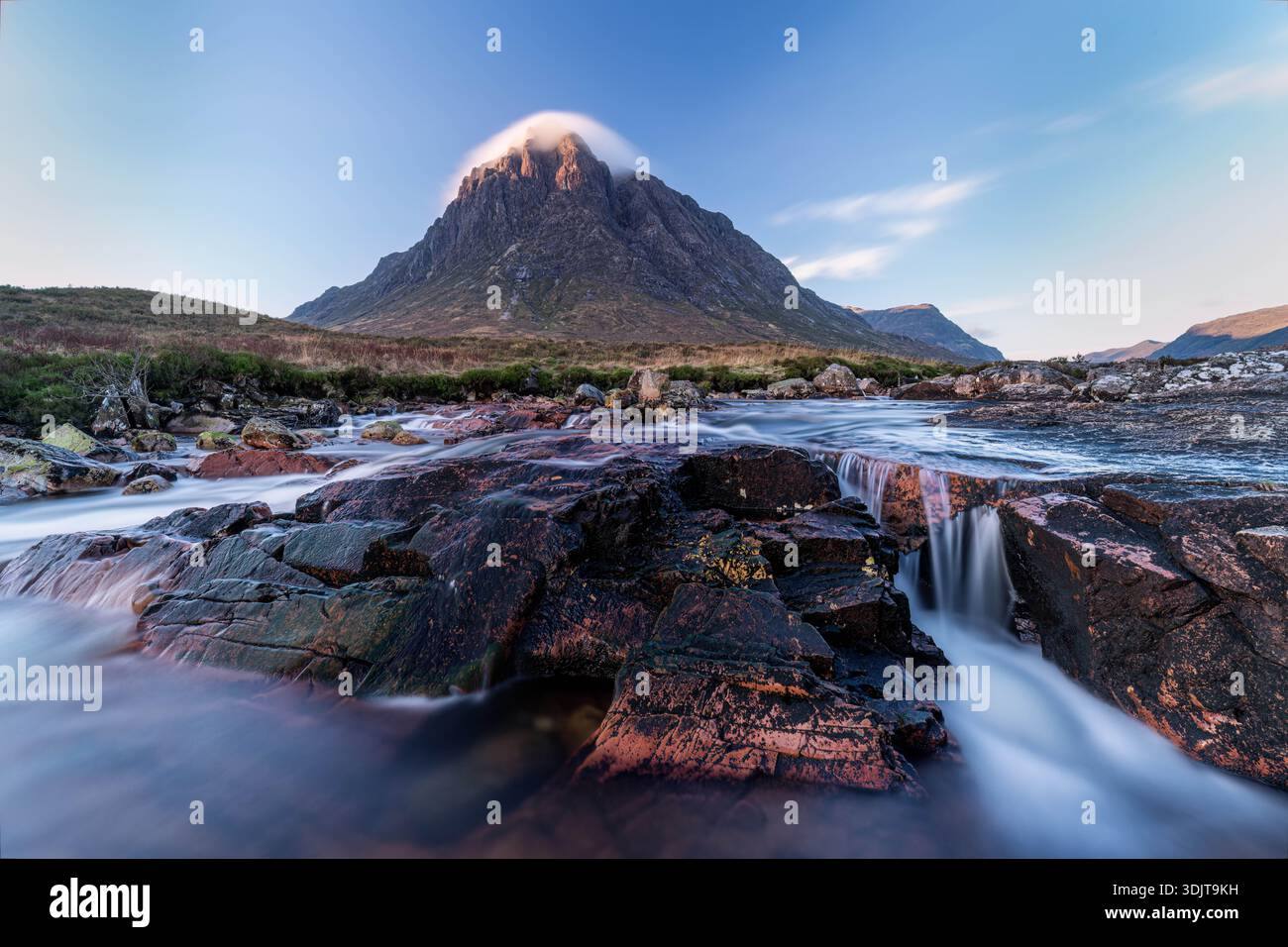 Buachaille Etive Mor und River Coupall Stockfoto