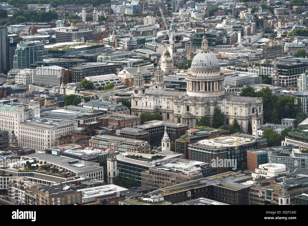 Blick auf die St. Paul's Cathedral, das symbolische Herz von London, von der Shard Aussichtsplattform erfasst Stockfoto
