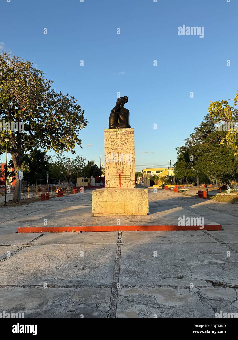 Parque de Colonia Yucatan, Monumento a la Mestiza des kolumbianischen Bildhauers Rómulo Rozo, Merida, Mexiko - Smartphone-aufgenommenes Stockfoto