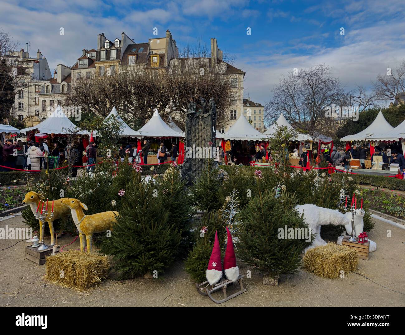 Weihnachtsmarkt mit Bäumen und Kunsthandwerksständen - Paris, Frankreich Stockfoto