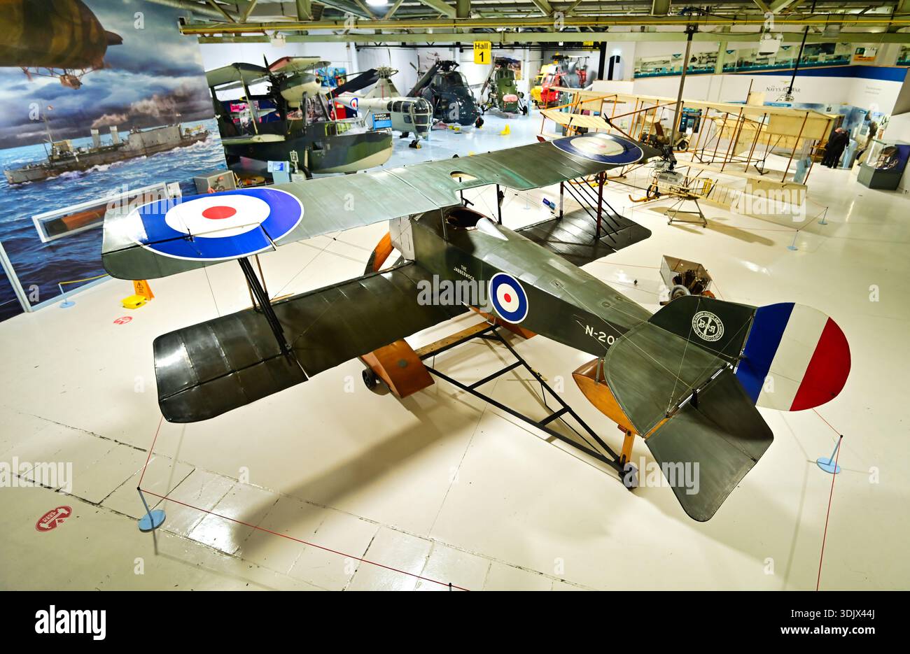 NZ7 8787 Sopwith Baby auf Schwimmern mit Raketen Stockfoto