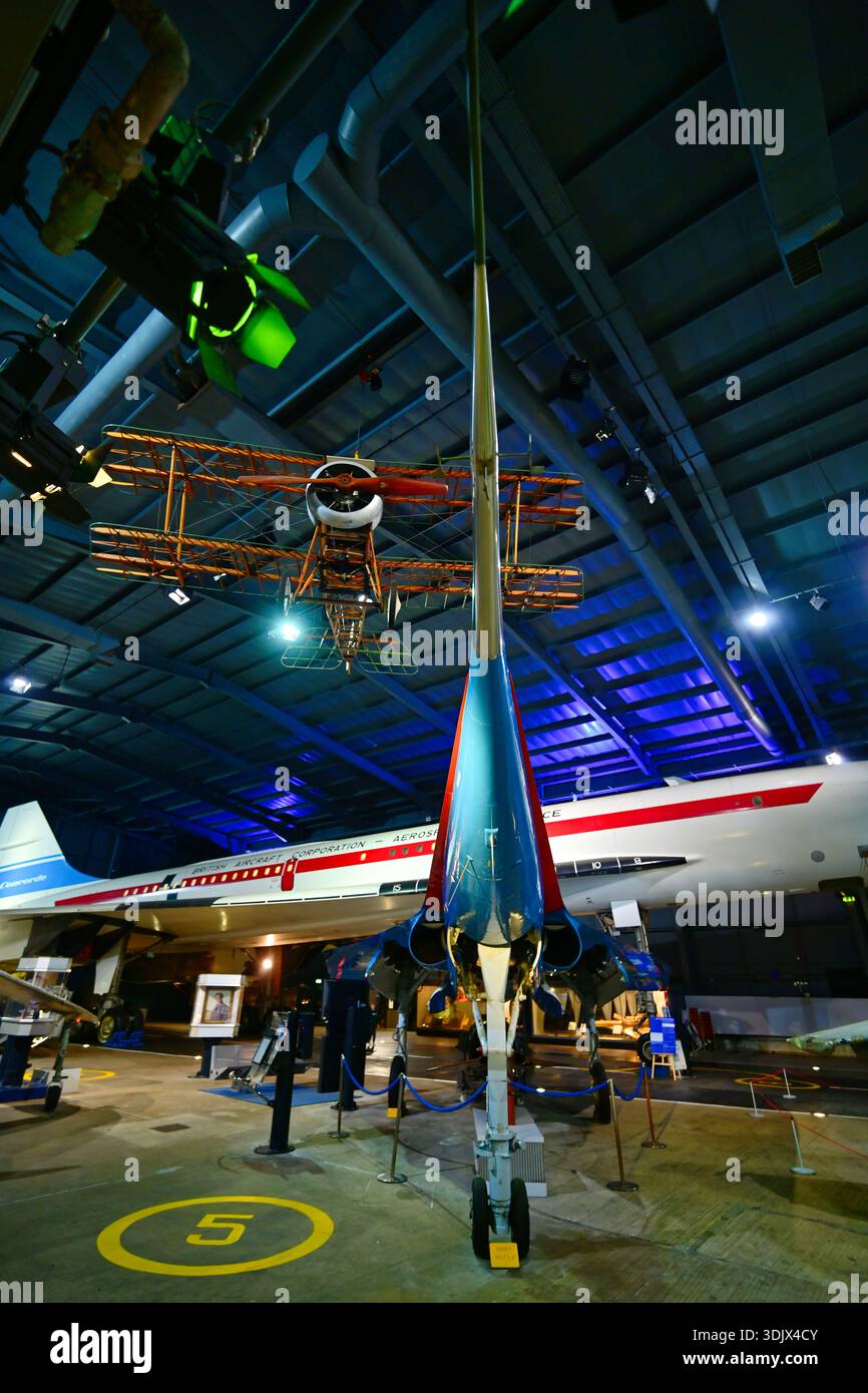 NZ7 8802 Fairy Delta und Concorde im Hangar Stockfoto