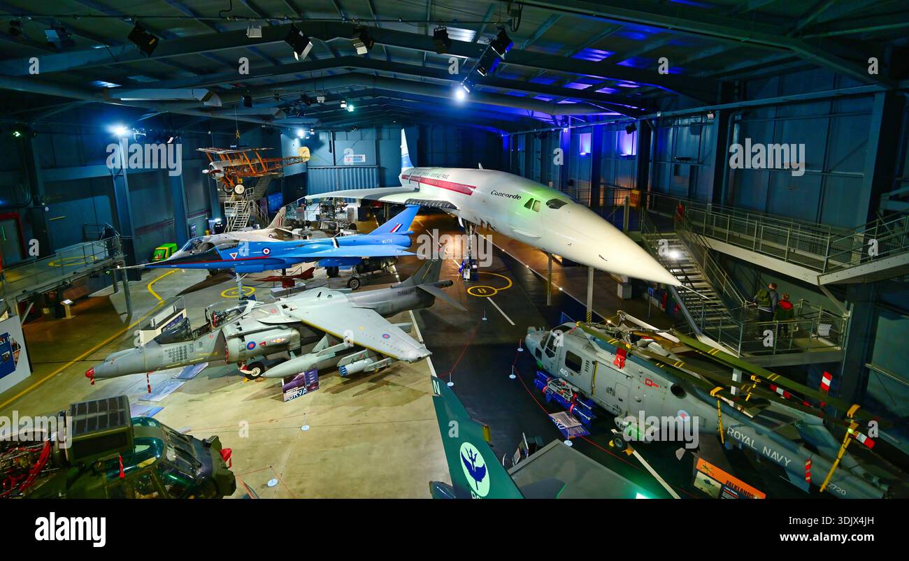 NZ7 8813 Harriers Fairey Delta und Concorde Stockfoto