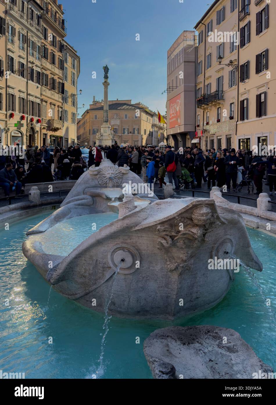 Der barocke Fontana della Barcaccia (Brunnen des hässlichen Bootes). Auftrag von Papst Urban VIII. In Rom, Italien Stockfoto