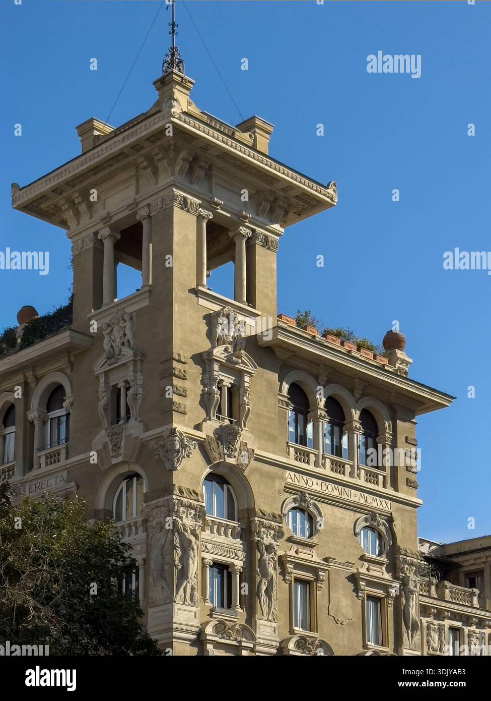 Einer der beiden Palazzi degli Ambasciatori (Botschafterpaläste) in Rom, Italien Stockfoto