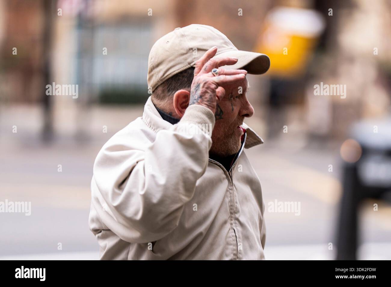 Wayne Munden, 60, vor dem Westminster Magistrates' Court in London, wo er acht Anklagepunkte der Veröffentlichung von schriftlichem Material zur Anstiftung des Rassenhasses und drei Anklagepunkte der Verbreitung einer terroristischen Publikation angeklagt wird. Bilddatum: Donnerstag, 29. Januar 2026. Stockfoto