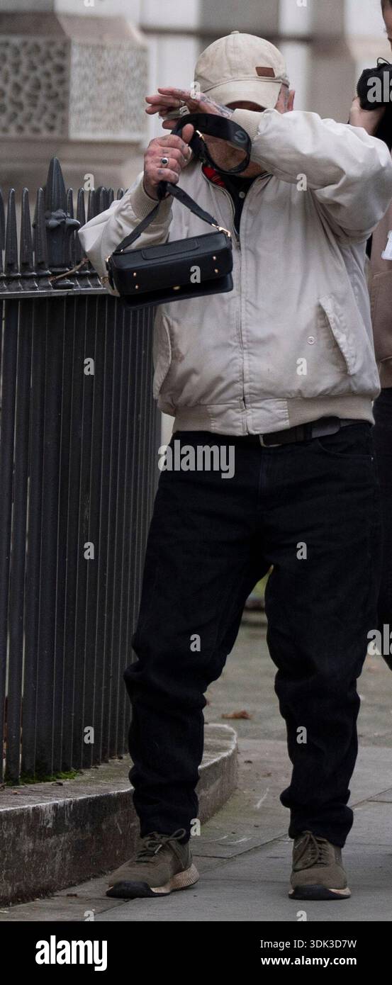 Wayne Munden, 60, vor dem Westminster Magistrates' Court in London, wo er acht Anklagepunkte der Veröffentlichung von schriftlichem Material zur Anstiftung des Rassenhasses und drei Anklagepunkte der Verbreitung einer terroristischen Publikation angeklagt wird. Bilddatum: Donnerstag, 29. Januar 2026. Stockfoto