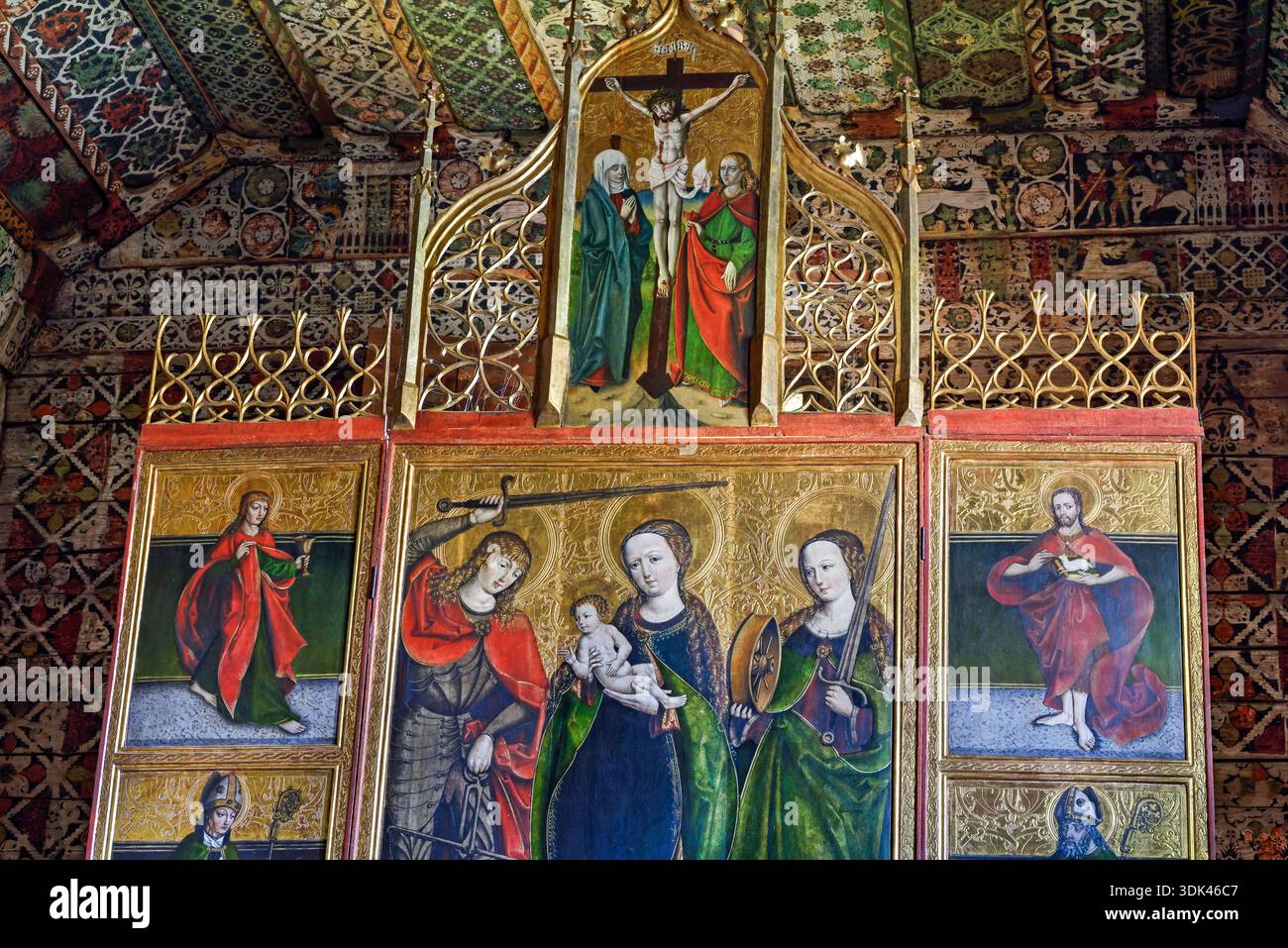 Innenraum der St. Michael Erzengelkirche aus dem 15. Jahrhundert in Debno, Kreis Nowy Targ, Provinz Malopolska (Kleinpolen), Polen, Mitteleuropa Stockfoto