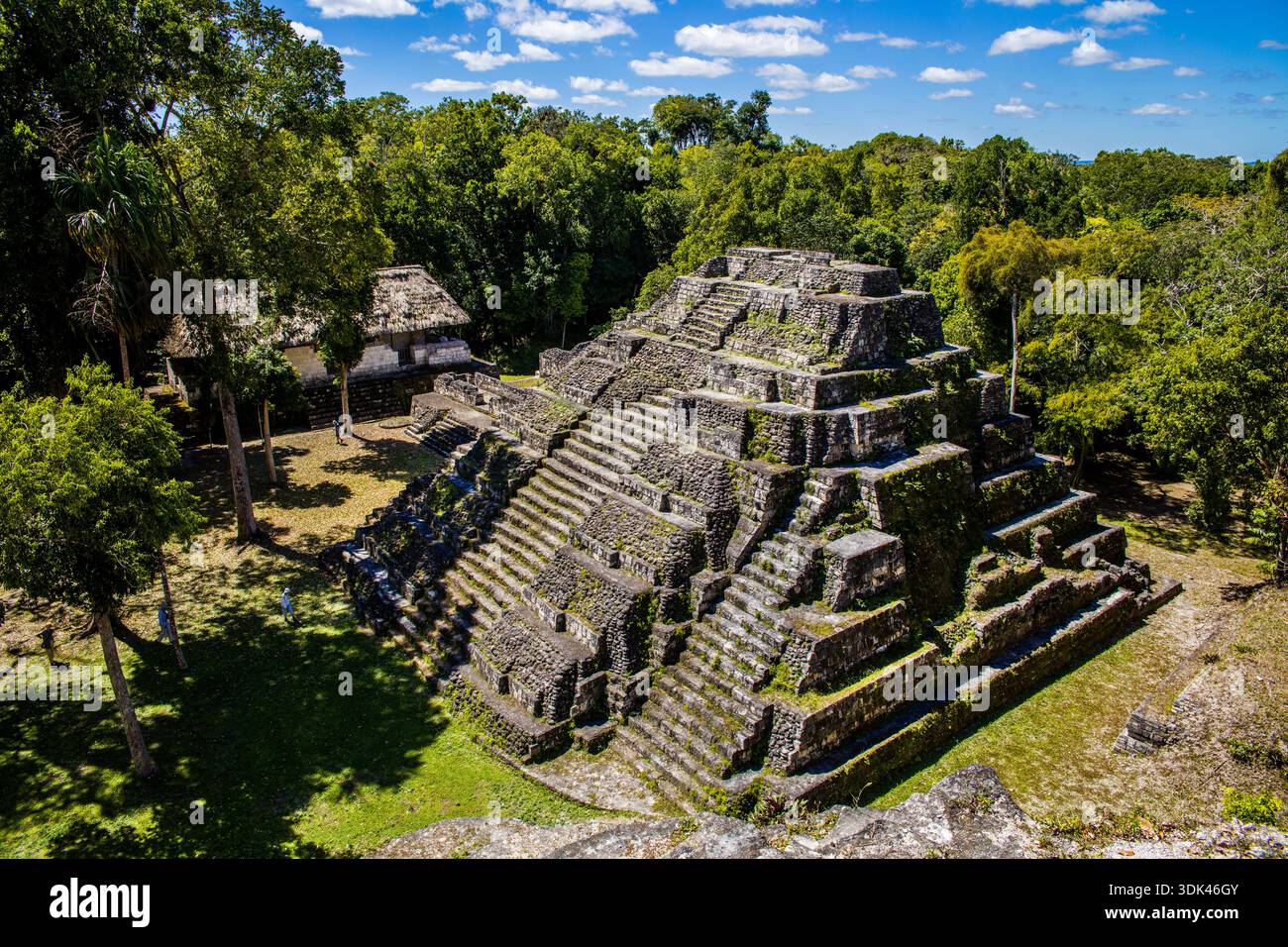 Nördliche Akropolis, antike Maya-Tempelruinen, Yaxha, Guatemala, Zentralamerika Stockfoto