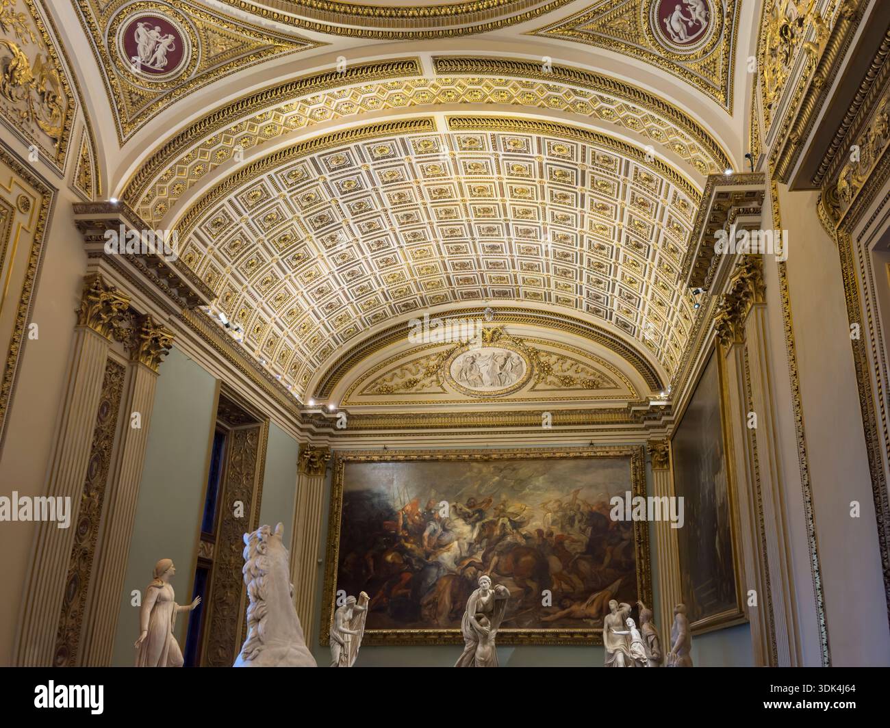 Römische Marmorskulpturen zeigen den griechischen Mythos von Niobe in der Niobe-Halle (Sala della Niobe) in den Uffizien in Florenz, Italien Stockfoto