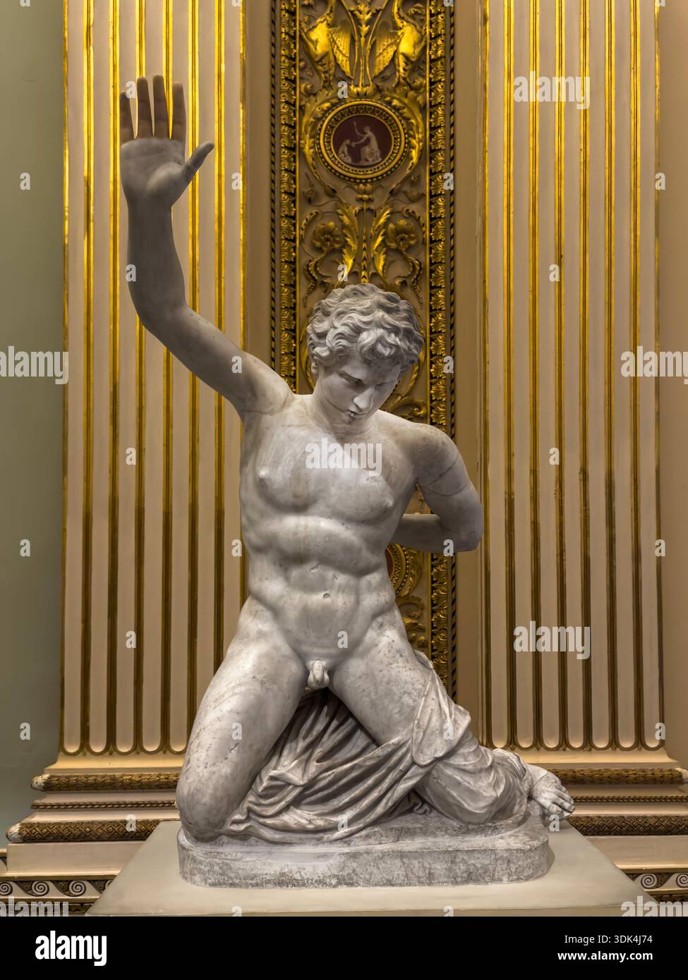 Römische Marmorskulpturen zeigen den griechischen Mythos von Niobe in der Niobe-Halle (Sala della Niobe) in den Uffizien in Florenz, Italien Stockfoto