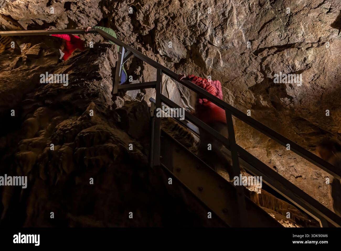 Höhlentour mit einem Nationalpark Ranger im Oregon Caves National Monument, Oregon, USA Stockfoto
