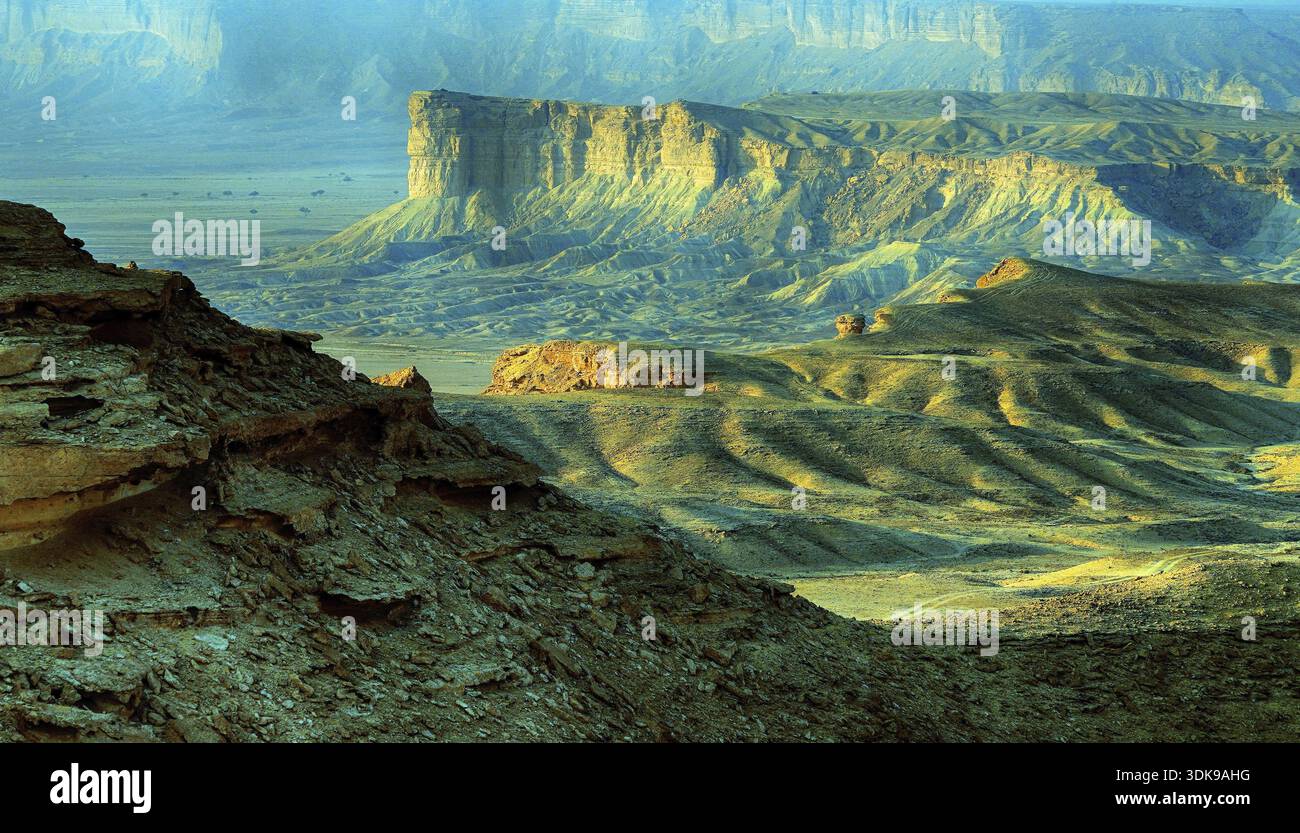 Am Rande der Welt, am Rande der Welt, 1131 Meter hoch, Klippen, Felsen, Abgrund, Felsformation, Tuwaik Mountains, Saudi-Arabien, Naher Osten Stockfoto