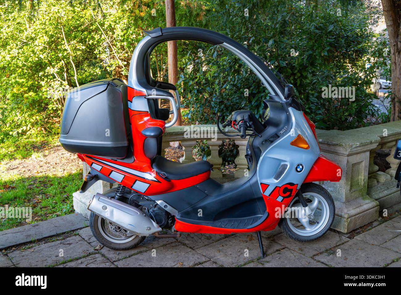 Clevedon Cars und Coffee BMW C1 geschlossener Roller Stockfoto