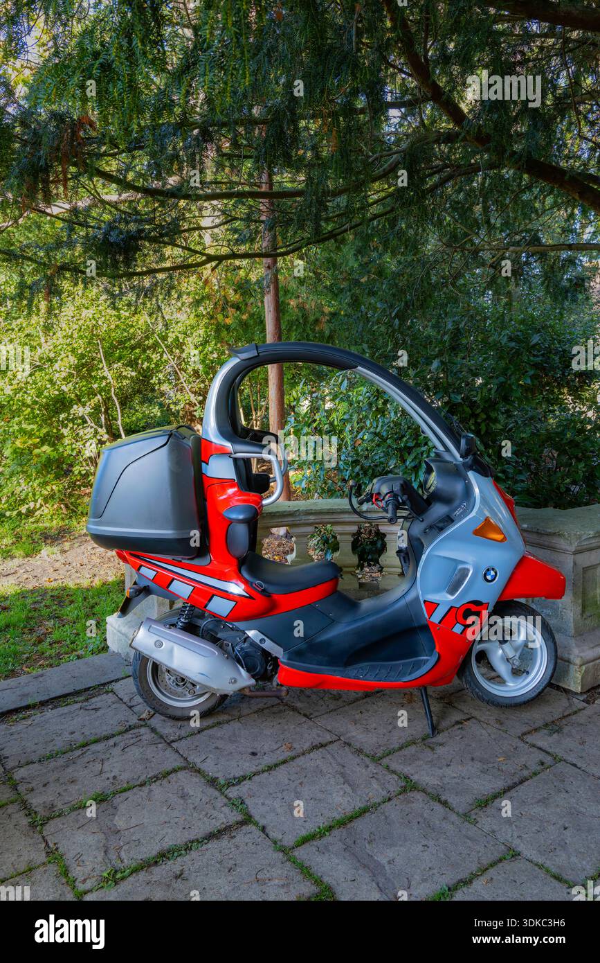 Clevedon Cars und Coffee BMW C1 geschlossener Roller Stockfoto