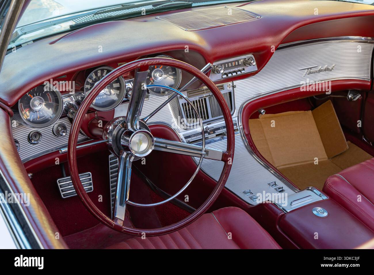 Clevedon Cars and Coffee 1962 Ford Thunderbird Convertable Stockfoto