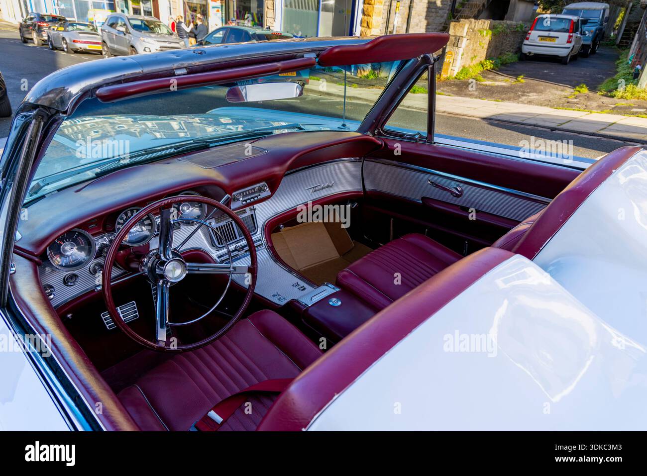 Clevedon Cars and Coffee 1962 Ford Thunderbird Convertable Stockfoto