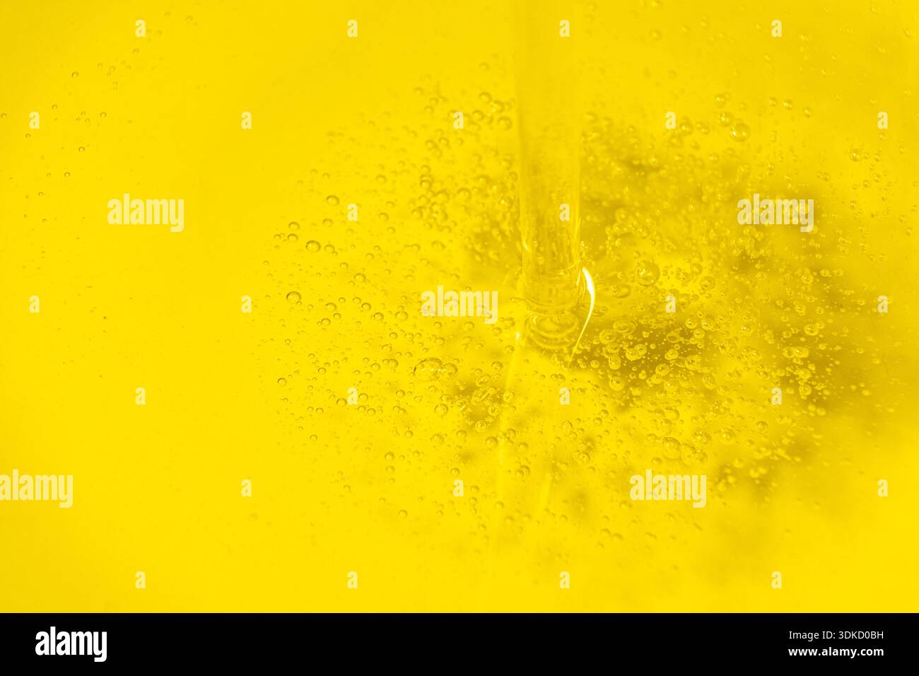 Nicht Raffiniertes Pflanzenöl, Makrotextur, Ölfluss. Stockfoto