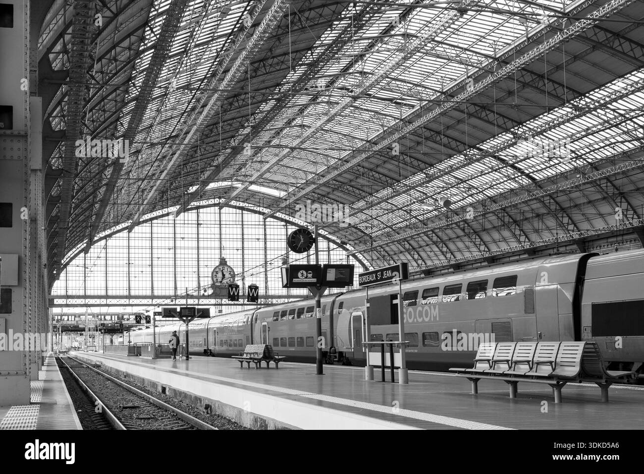 Bordeaux, Frankreich, 29.11.2023. Blick auf den Bahnhof Bordeaux Saint Jean. Foto von Jean-Marc Vigneres Stockfoto