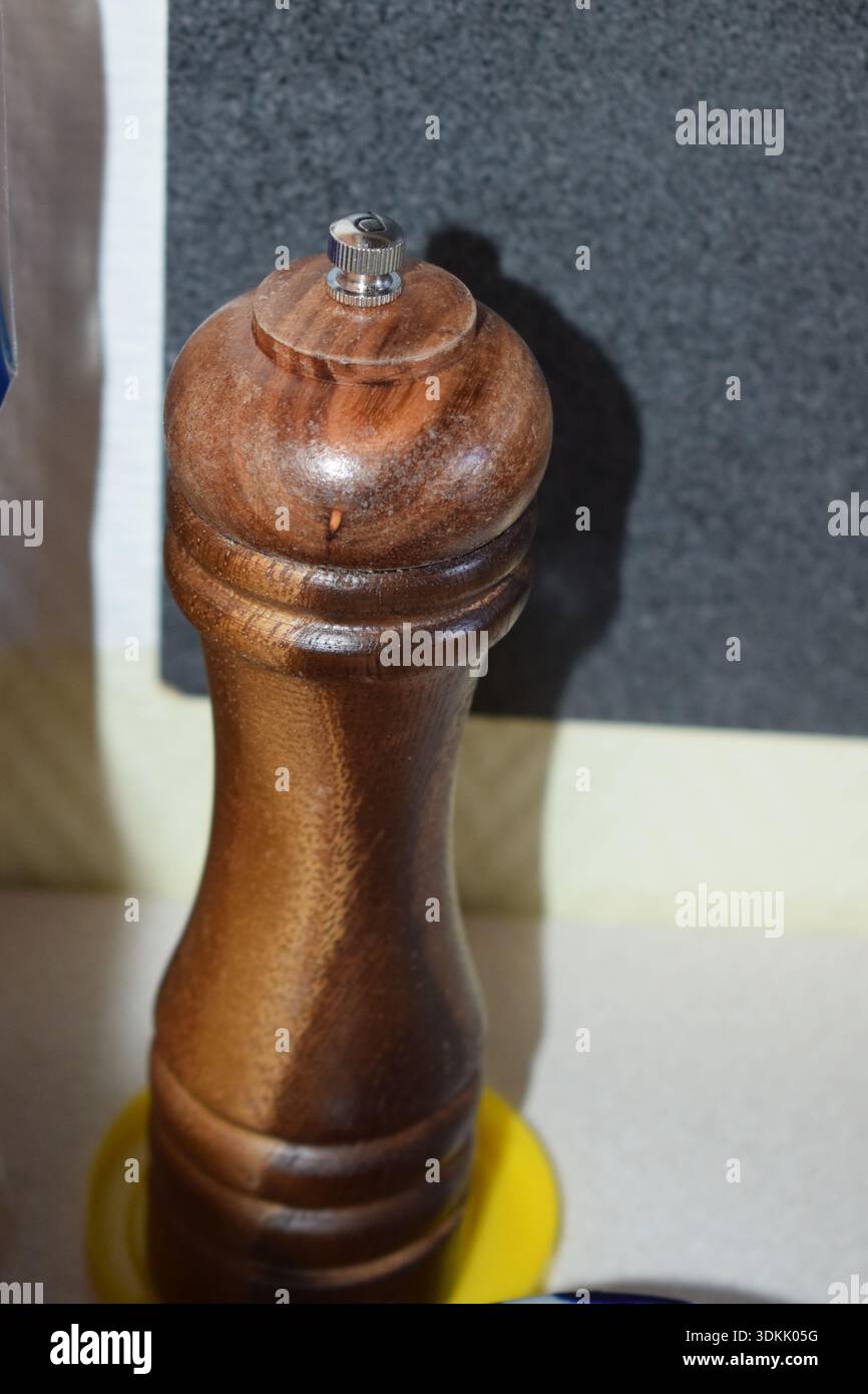 Pfeffermühle aus Holz Stockfoto