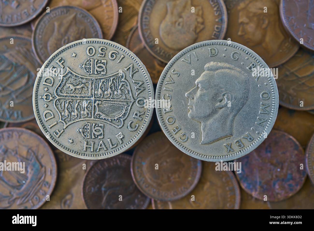 Eine Nahaufnahme einer halben Krone von 1950. Stockfoto