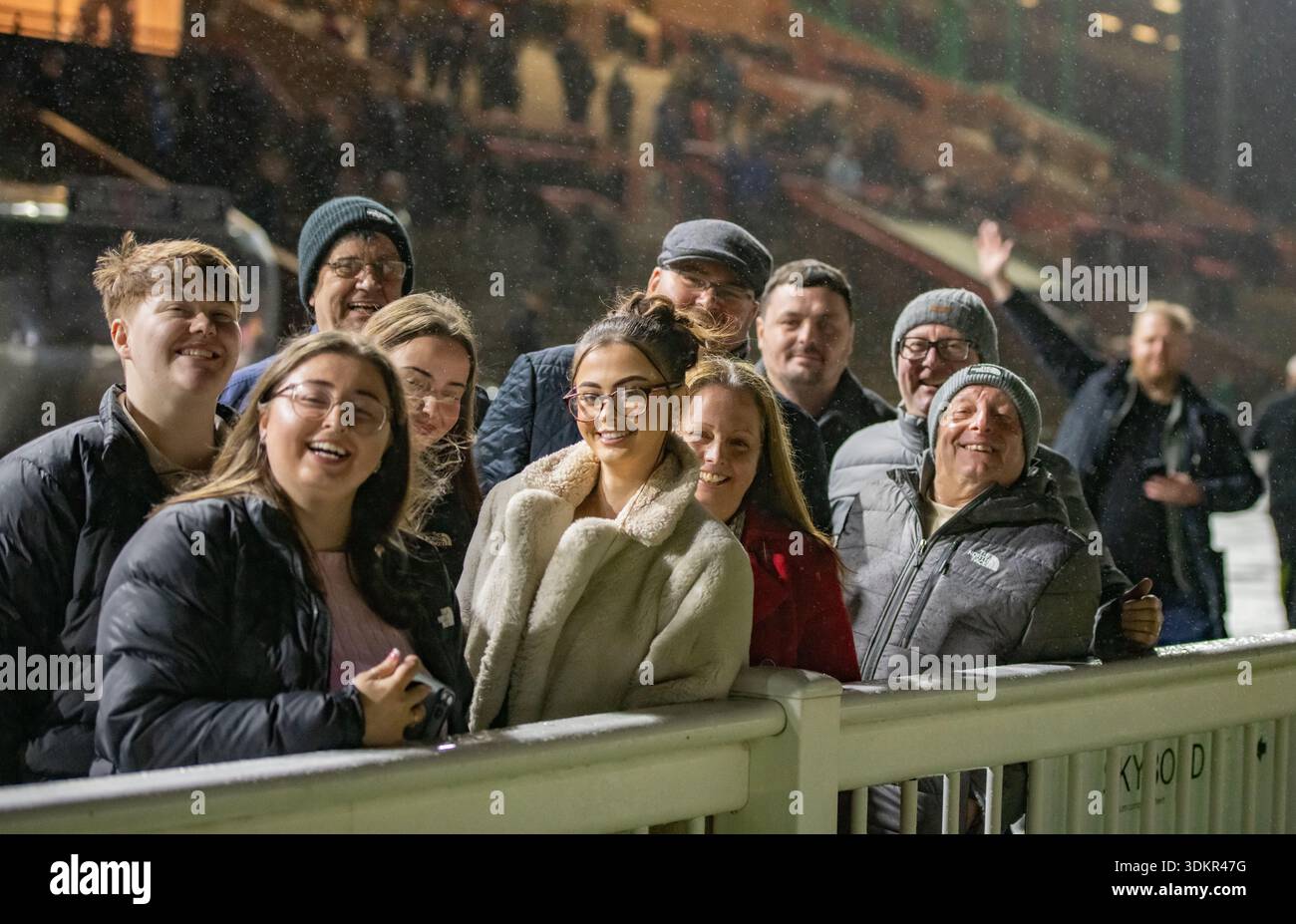 Das Publikum während des Rennens am Freitag, den 30. Januar 2026 auf der Wolverhampton Racecourse. Stockfoto