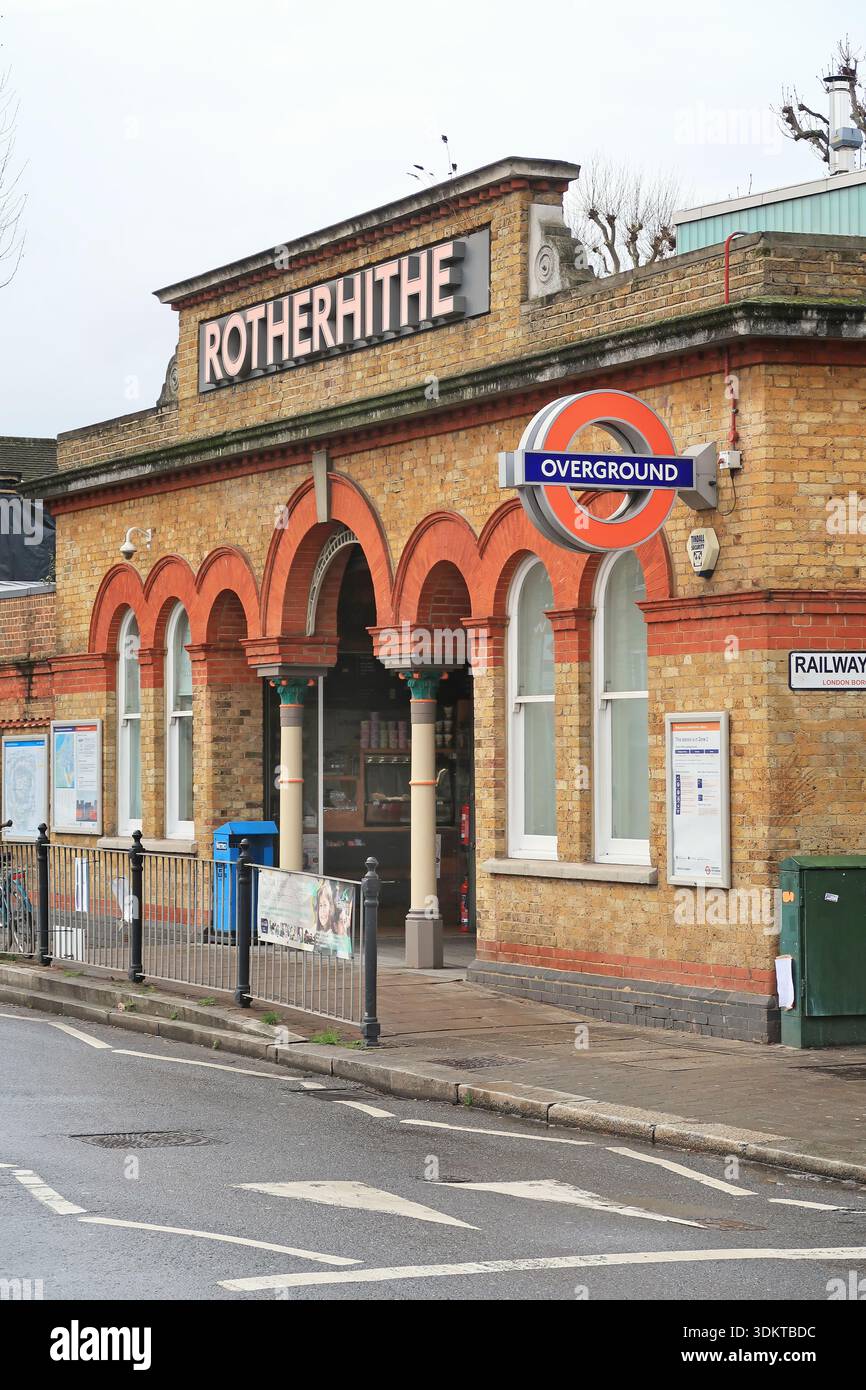 Rotherhithe Station, Rotherhithe Street, East London, UK. Das viktorianische Bahnhofsgebäude ist heute Teil des Londoner Overground-Netzes Windrush Line. Stockfoto