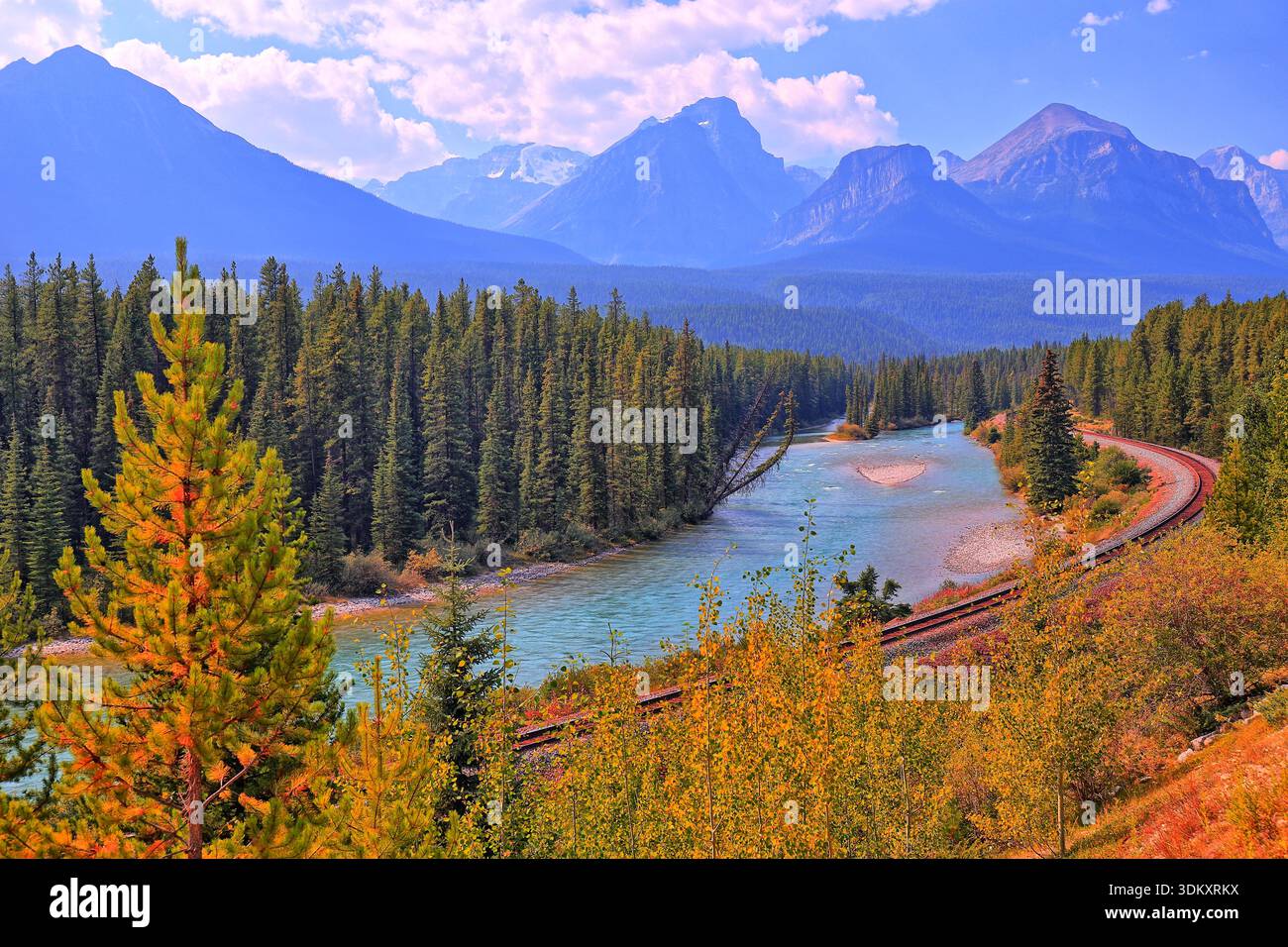 Morant’s Curve wurde nach einem Fotografen benannt, der früher dorthin geschickt worden war, um Reisen in den Kanadischen Rocky Mountains zu fördern. Stockfoto