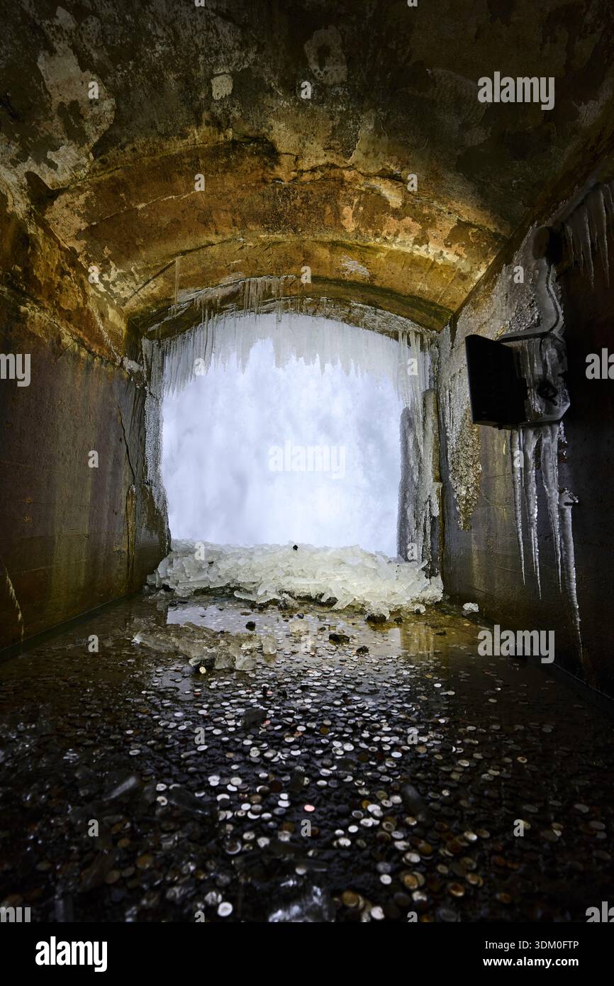 Die Tunnelmündung der unter den Hufeisen fallenden Niagara Falls, Ontario, Kanada Stockfoto