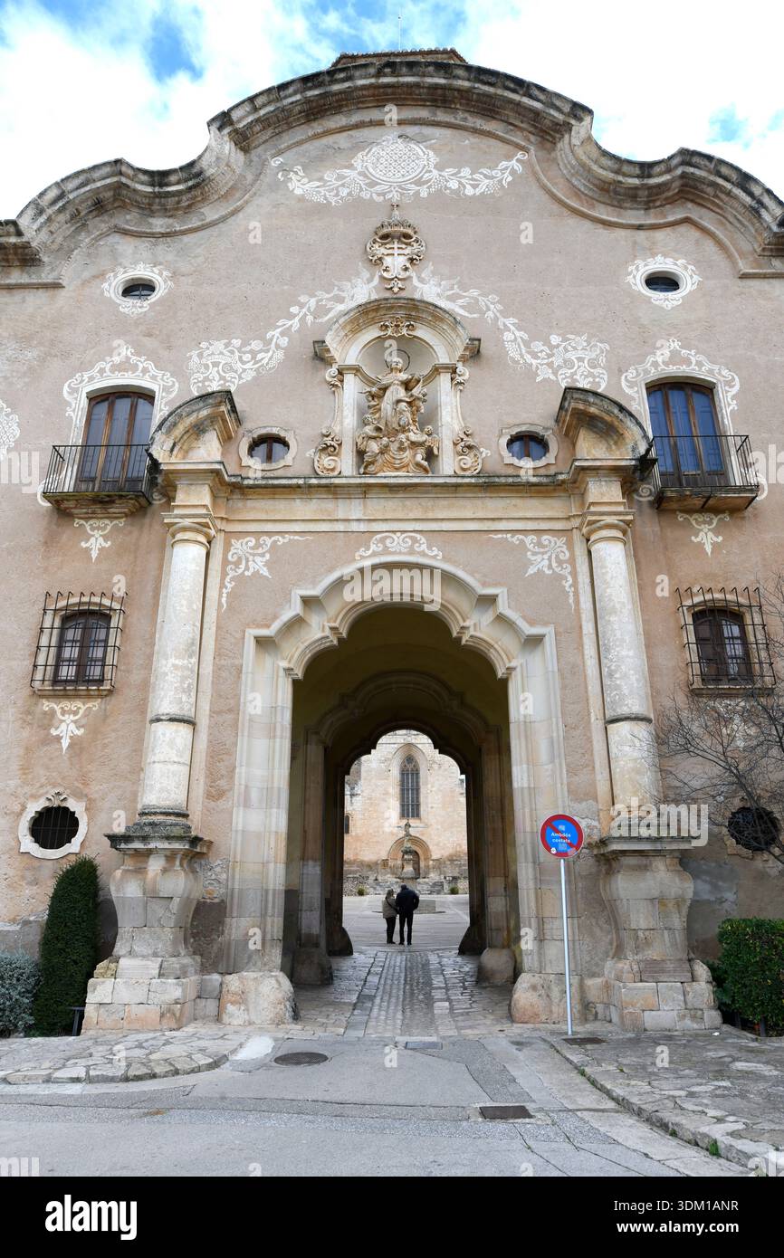 Reial Monestir de Santa Maria de Santes Creus. Zisterzienserin 12.-13. Jahrhundert. Erste Anlage, Tor von L'Assumpció oder Arc Reial (Barock, 18. Jahrhundert). Stockfoto