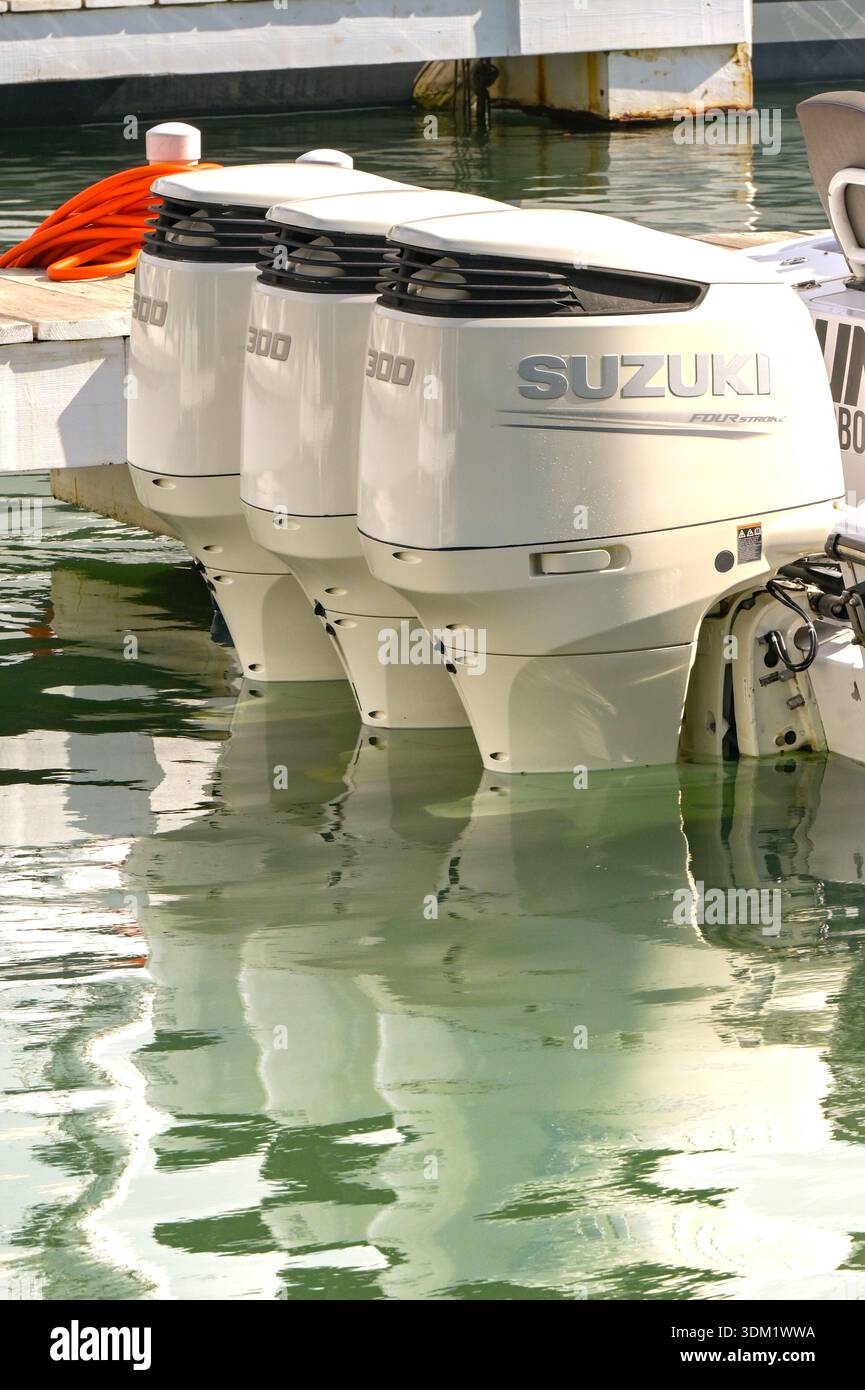Tortola, britische Jungferninseln, 18. Januar 2026: Nahaufnahme von drei Suzuki Außenbordmotoren auf der Rückseite eines Schnellbootes Stockfoto