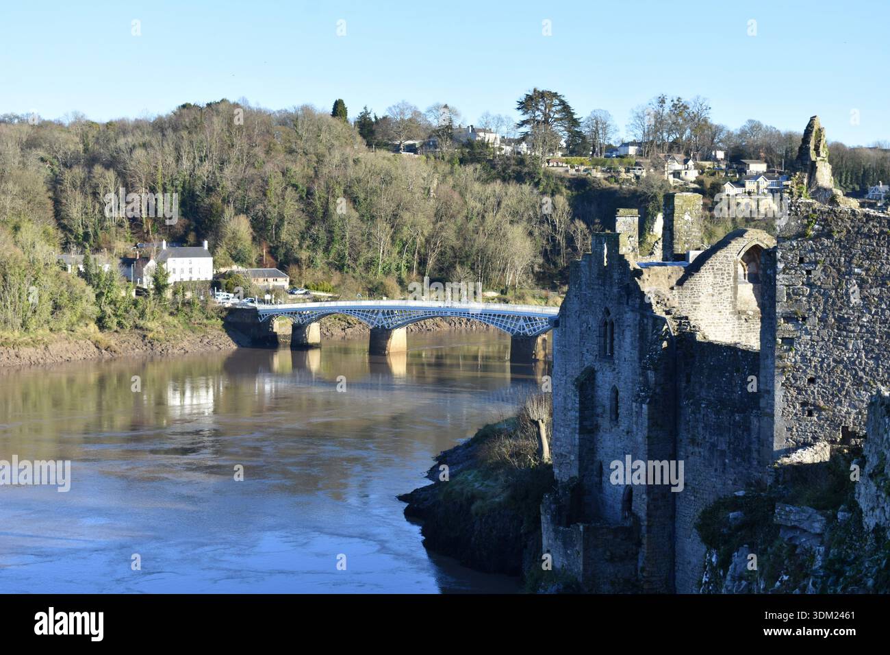 Blick auf die Old Wye Brücke vom Chepstow Castle Great Tower, Chepstow, Monmouthshire, Wales Stockfoto