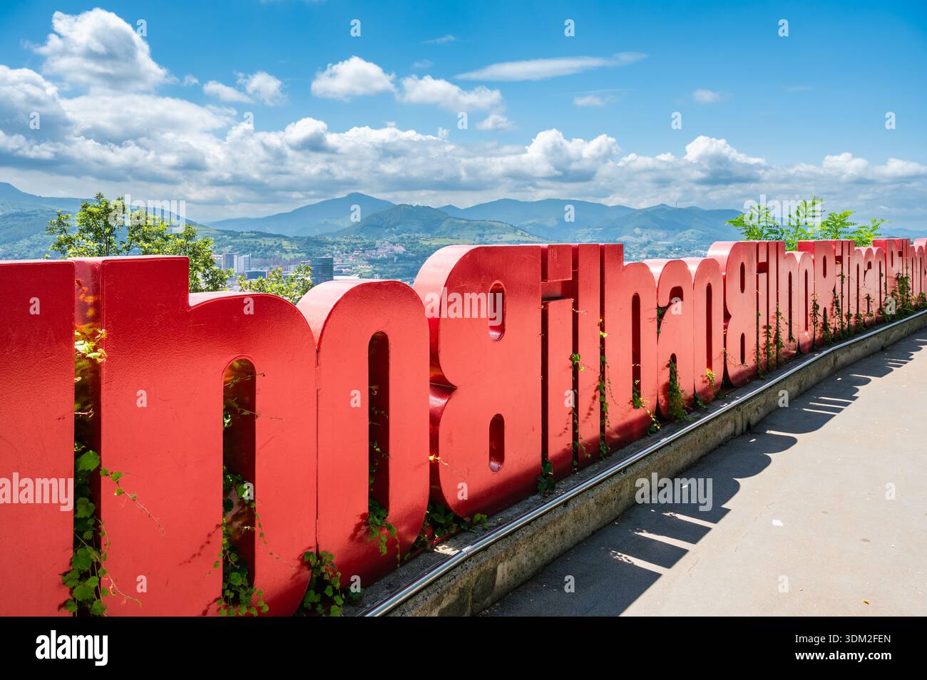 Red Bilbao Geländer am Artxanda Aussichtspunkt, Baskenland, Spanien Stockfoto