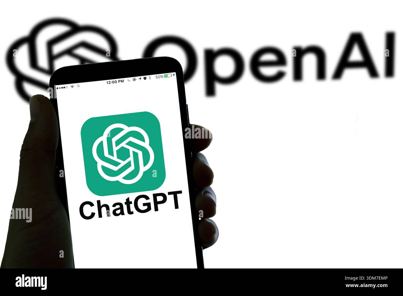 Barcelona, Spanien - 4. februar 2026: In dieser Fotoabbildung ist das Logo des AI Chatbot Chat GPT von Open AI auf dem Display eines Smartphones zu sehen. Stockfoto