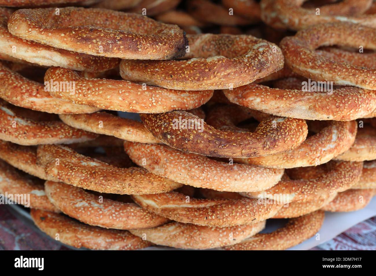 türkische Bagels oder Simits in einer Bäckerei Stockfoto