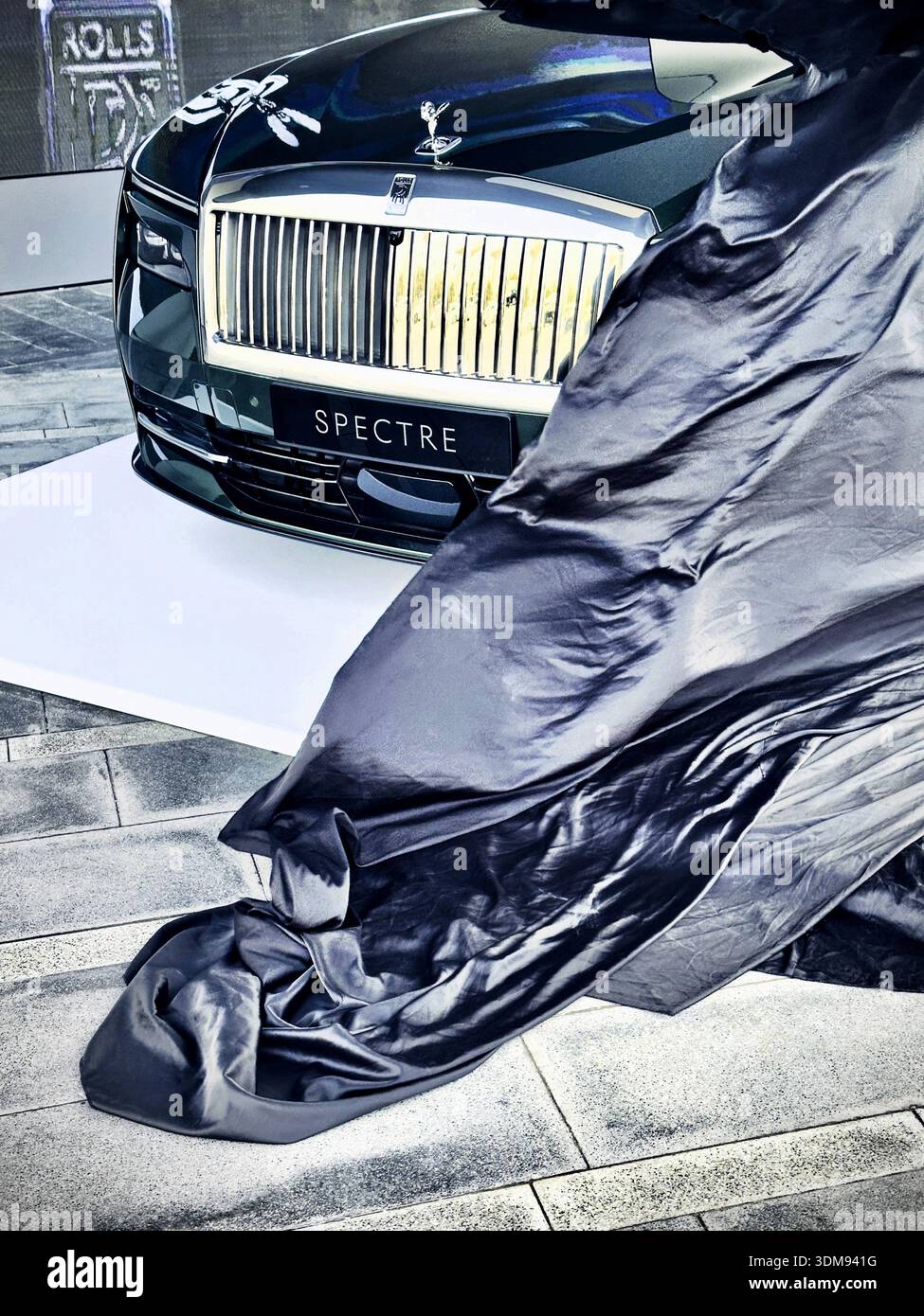 Brandneuer Rolls Royce Spectre - Smartphone-aufgenommenes Stockfoto