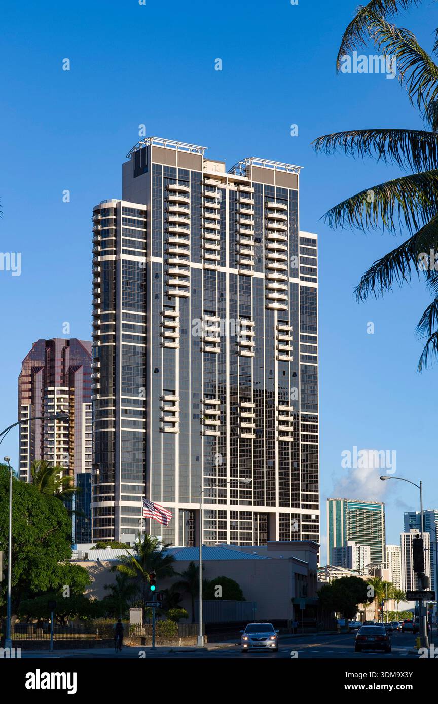 Das Keola La'i Condominium Gebäude steht in Honolulus Stadtteil Kaka'ako. Das 2008 fertiggestellte 34-stöckige Gebäude bietet luxuriöse Residenzen mit Blick auf die Stadt und die Umgebung. Sie ist ein wichtiger Bestandteil der laufenden Stadtentwicklung in diesem dynamischen Stadtteil von Oahu. Stockfoto