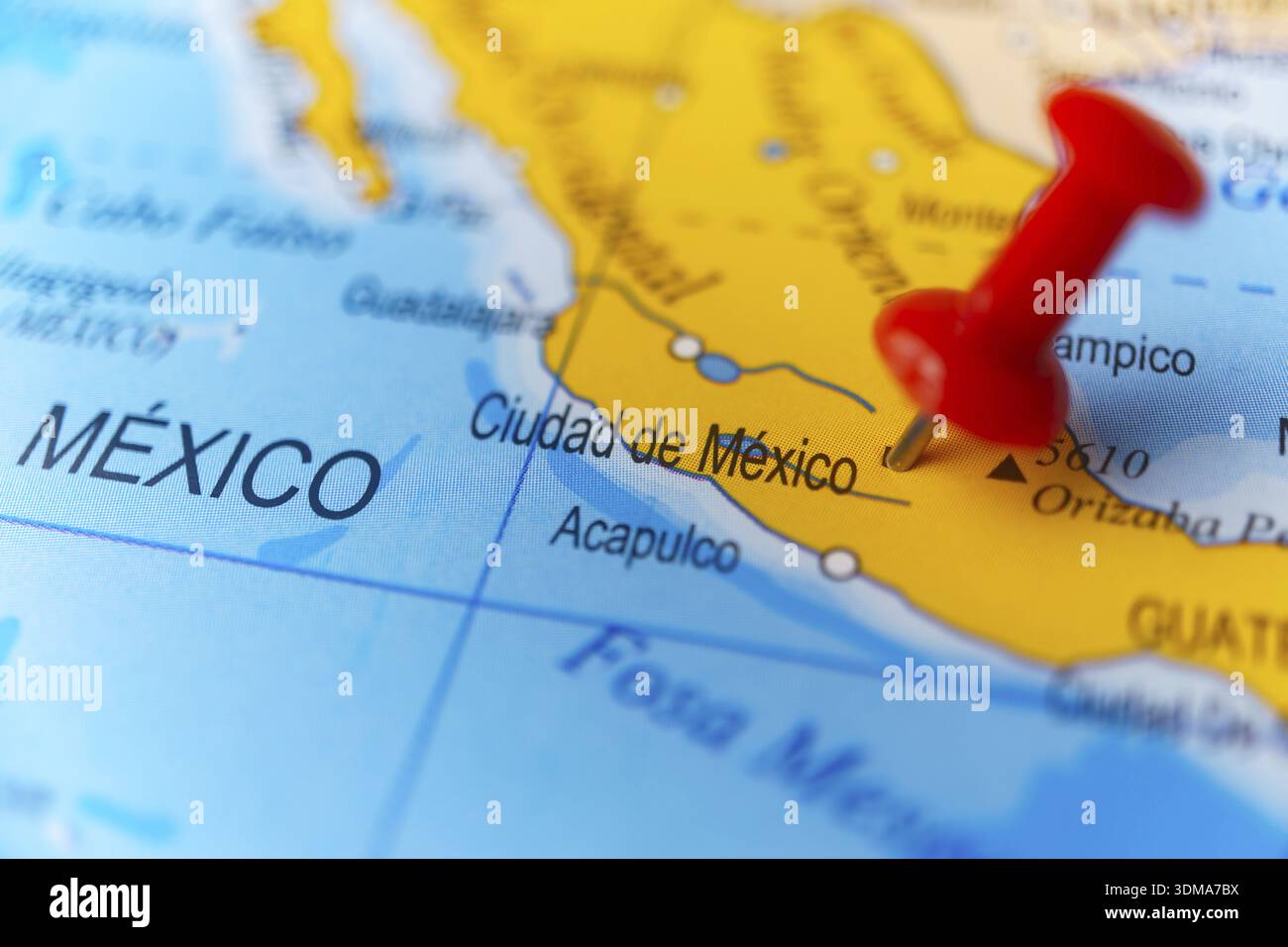 Rote Stecknadel, die ciudad de mexico auf einer geografischen Karte von mexiko zeigt und Ort, Reise und Ziel darstellt Stockfoto
