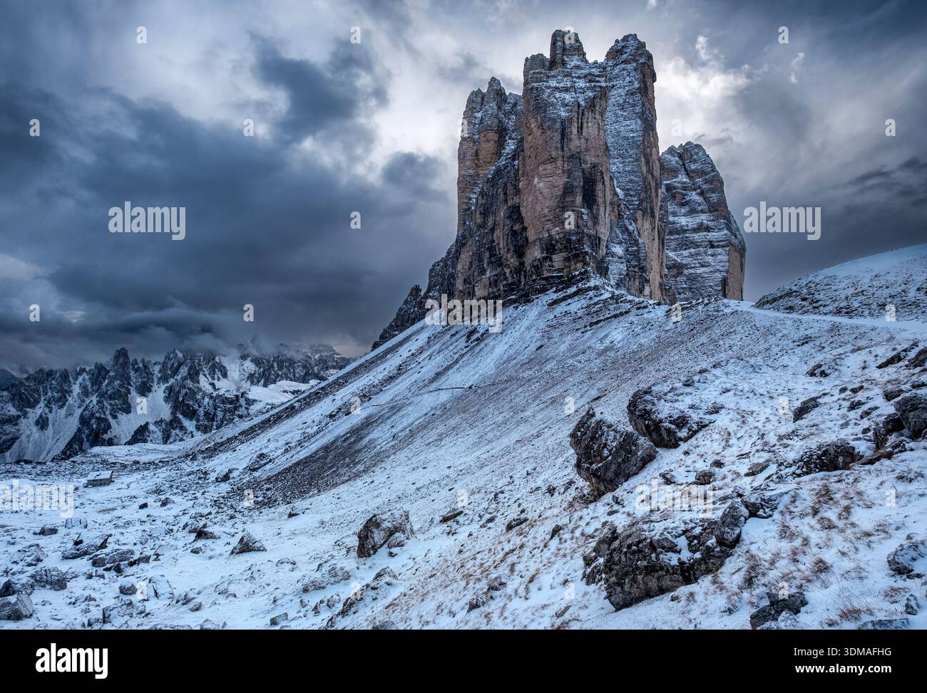 Drei Zinnen von Lavaredo im Winter von Forcella Lavaredo, den Dolomiten, Provinz Belluno, Veneto, Italien Stockfoto