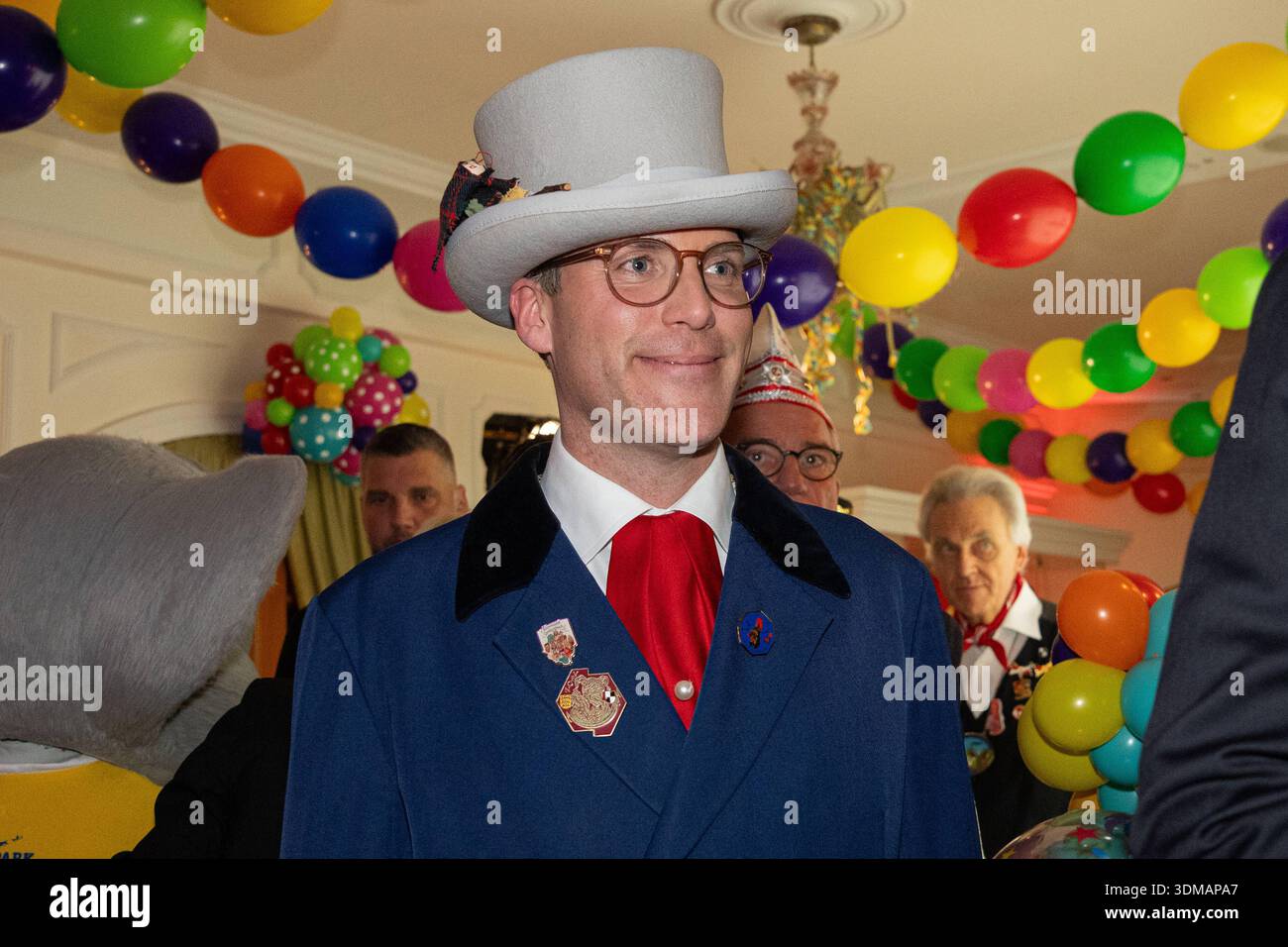 Europa Park Rust, Goldene Narrenschelle, Preisverleihung 2026, Manuel Hagel, CDU Spitzenkandidat, Politiker auf Bühne, Ordensvergabe, Narrenkostüm, VSAN, Fastnacht, Fasnet, Publikum, Laudatio, Feier, Tradition, Politik und Brauchtum, Wahlkampf Baden Württemberg, Landtagswahl, politische Auszeichnung, Regionalpolitik, Symbolfoto Karneval und Politik, aktuelle Nachrichten, öffentliche Aufmerksamkeit Rust Europa Park Baden-Württemberg Deutschland *** Europa Park Rust, Goldene Narrenschelle, Preisverleihung 2026, Manuel Hagel, CDU-Spitzenkandidat, Politiker auf der Bühne, Preisverleihung, Narrenkostüm Stockfoto