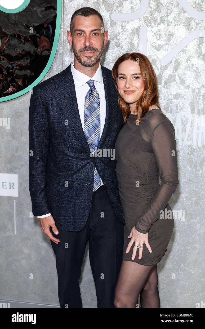 HOLLYWOOD, LOS ANGELES, KALIFORNIEN, USA - 29. JANUAR: Aaron Bay-Schuck und Hannah Bay-Schuck kommen am 29. Januar 2026 zur Warner Music Group Grammy Awards Party 2026 (68. Jährliche Grammy Awards), die am 6400 Sunset Boulevard in Hollywood, Los Angeles, Kalifornien, USA, stattfindet. (Foto: Xavier Collin/Image Press Agency) Stockfoto