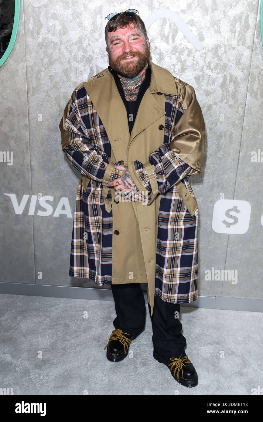 HOLLYWOOD, LOS ANGELES, KALIFORNIEN, USA - 29. JANUAR: Teddy Swims kommt auf der Warner Music Group Grammy Awards Party 2026 (68. Jährliche Grammy Awards) an, die am 29. Januar 2026 am 6400 Sunset Boulevard in Hollywood, Los Angeles, Kalifornien, USA stattfindet. (Foto: Xavier Collin/Image Press Agency) Stockfoto